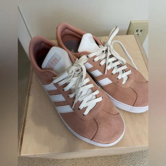 Adidas Women’s VLCourt 3.0 Lace Up Sneakers 6.5 - Picture 1 of 10